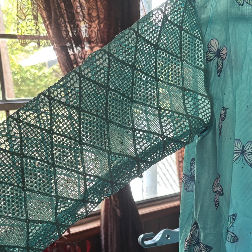 Butterfly Print Teal Blouse - Picture 3 of 4